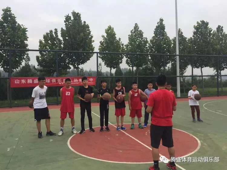 刻苦训练篮球时如何避免受伤的建议_1